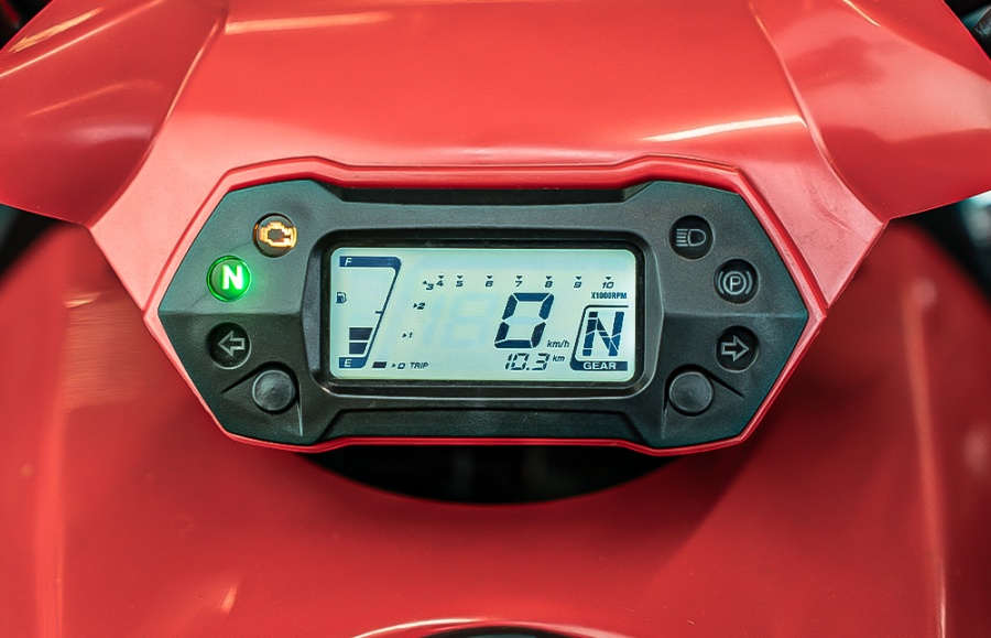 Wielofunkcyjny wyświetlacz LCD M210 EFi